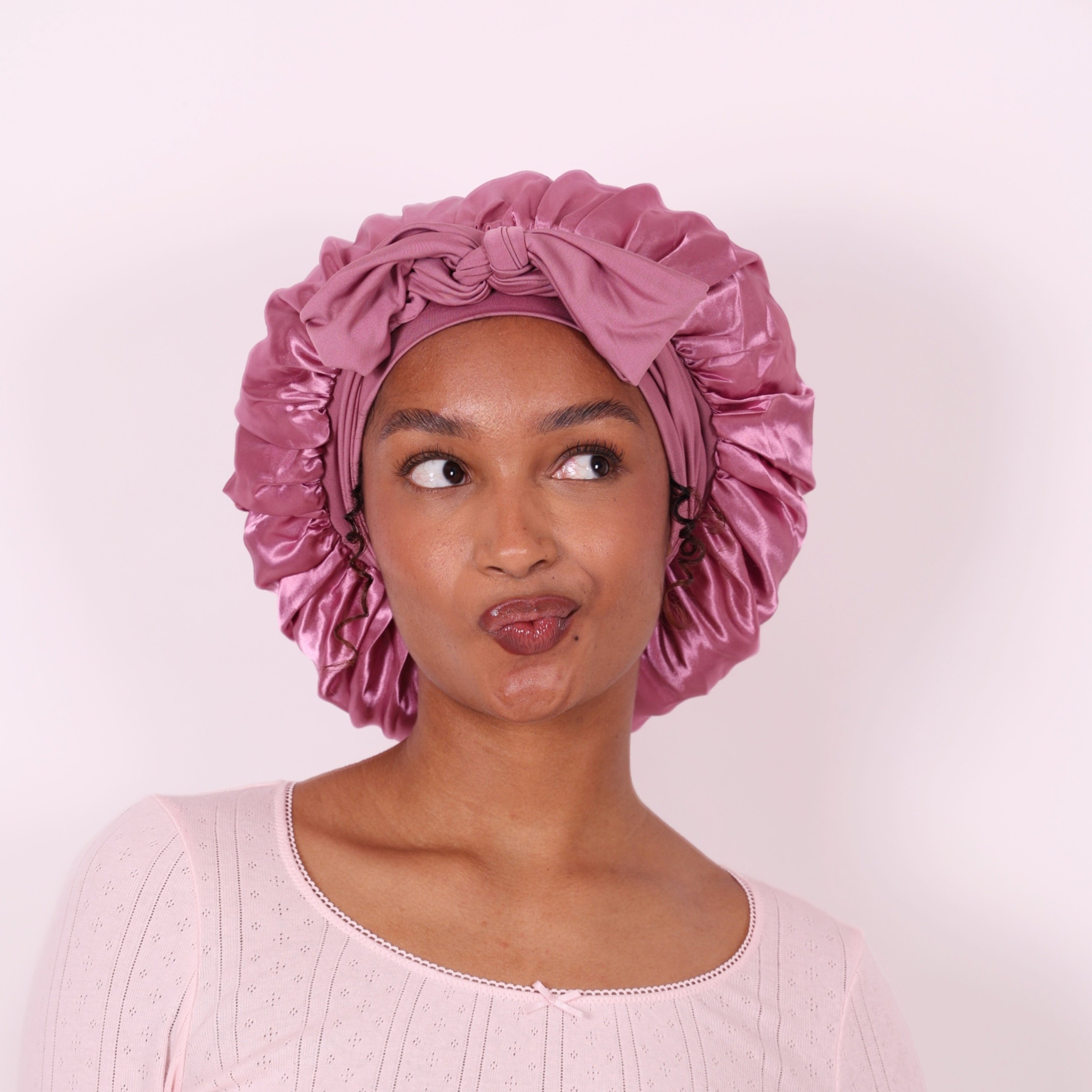 BONNET EN SATIN PERSONNALISABLE